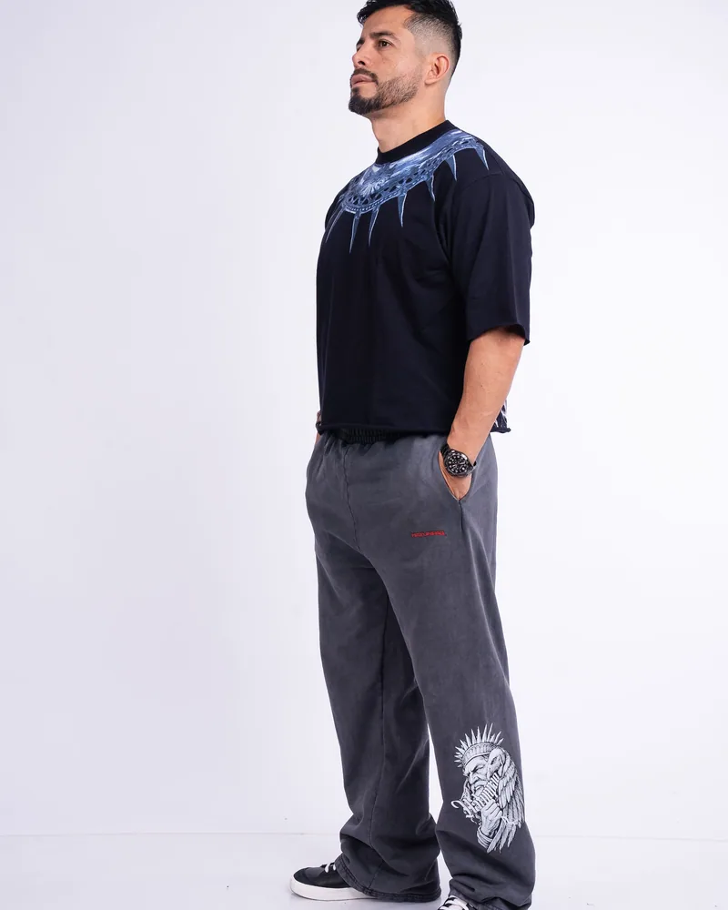 HATUNPAQ KUNTUR BAGGY JOGGER de HATUNPAQ en Gris Oscuro. Foto de referencia en Gris Oscuro
