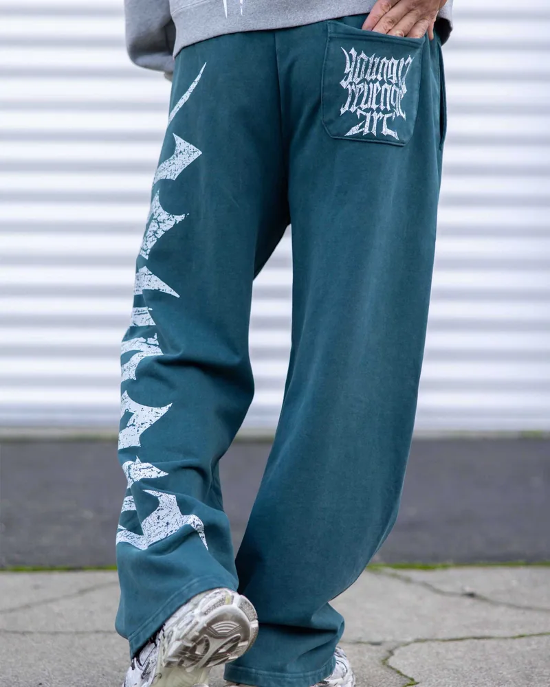 Revenge Joggers de YoungLA. Foto de referencia