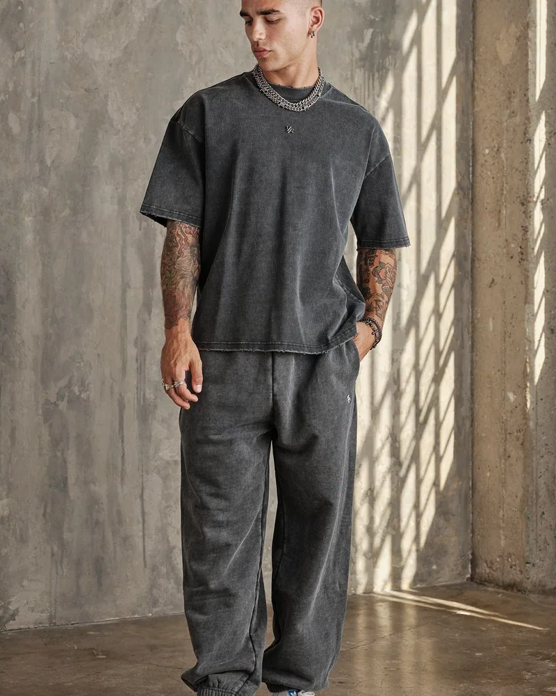 Elevated Essentials - Baggy Joggers de YoungLA. Foto de referencia