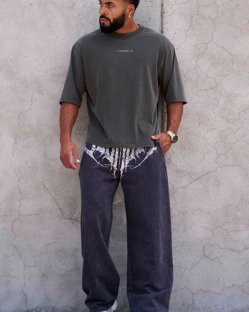 Dark Wave Joggers de YoungLA. Foto de referencia