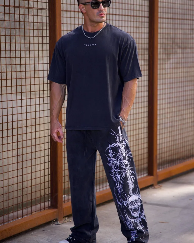 Eternal Embroidered Sweats de YoungLA. Foto de referencia