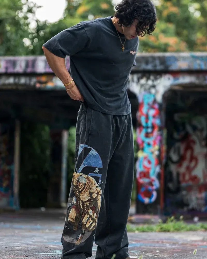 AOT x YLA Baggy Joggers de YoungLA en Titan At War