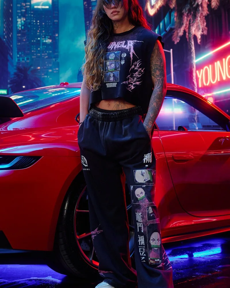Demon Slayer: Kimetsu no Yaiba - Sweats de YoungLA. Foto de referencia