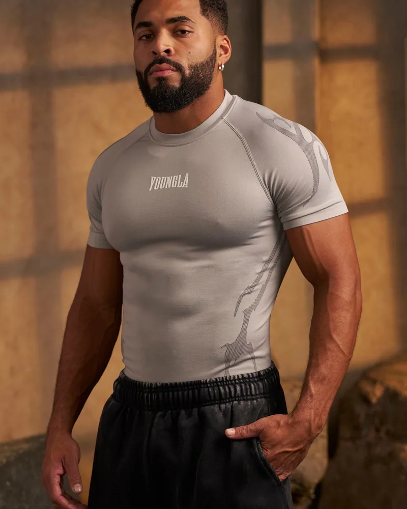 Gothic Compression Tees de YoungLA en Grey