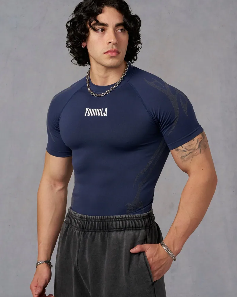 Gothic Compression Tees de YoungLA en Navy