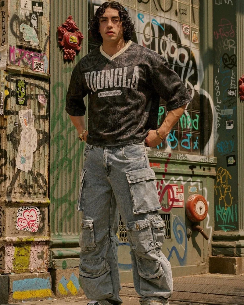 Varsity Football Cropped Jersey de YoungLA. Foto de referencia