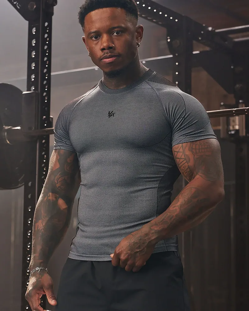 Forme Compression Tees de YoungLA en Grey