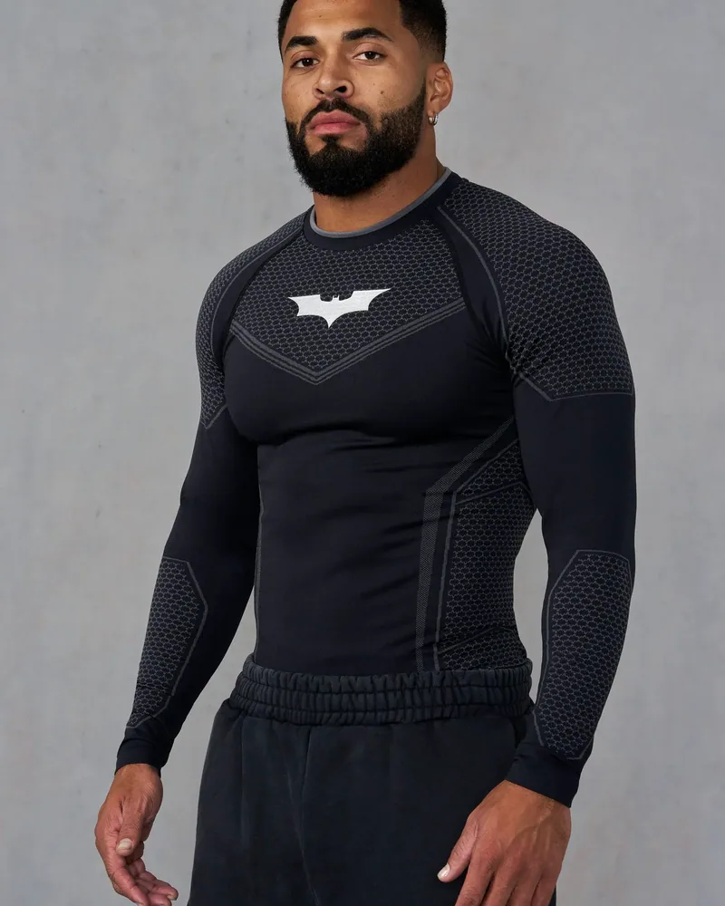 Batman Compression Longsleeves de YoungLA en Black. Foto de referencia en Black